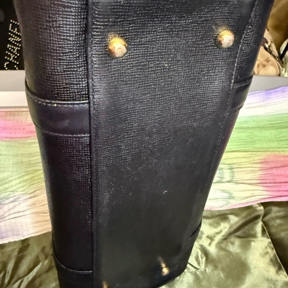 MCM München Barrel Shoulder Bag - Black Textured Leather Gold Zipper authentic - Picture 5 of 15